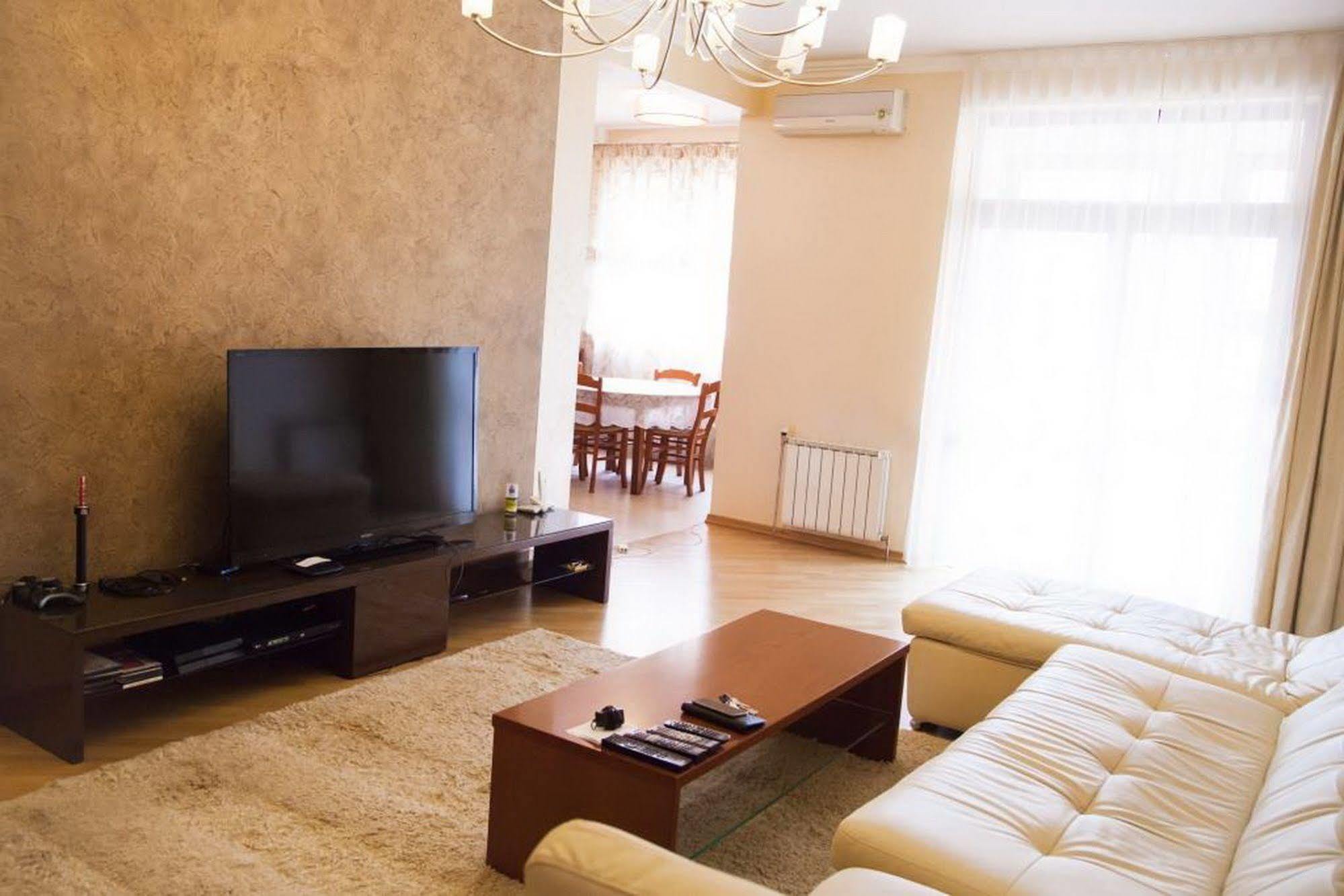 קייב Partner Guest House Shota Rustaveli מראה חיצוני תמונה